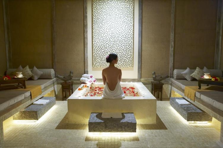 The Benefits of Facial Massage for Natural Beauty and Wellness