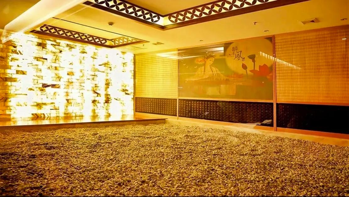 Unlocking the Secrets of Wellness: Exploring the Synergy of Sauna Bathing and Hydrotherapy