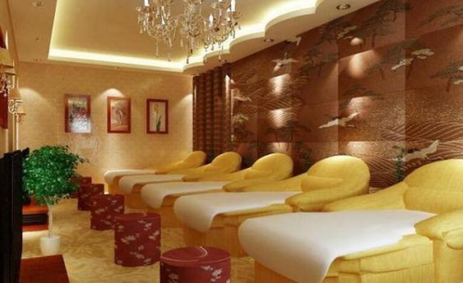 The Role of a Foot Reflexologist in Holistic Wellness: A Comprehensive Guide