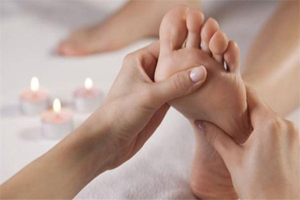 Unlocking the Secrets of Relaxation and Health: The Ultimate Guide to the Ancient Art of Foot Bathing